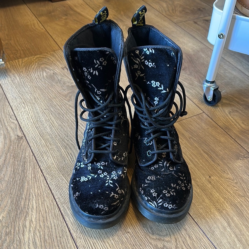 Floral Black Lace-Up Boots